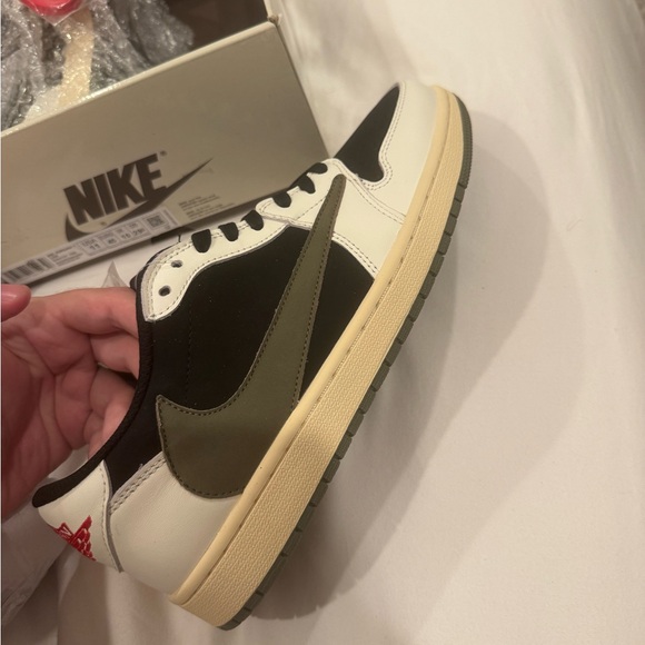 Nike Travis Scott Jordan 1 Olive